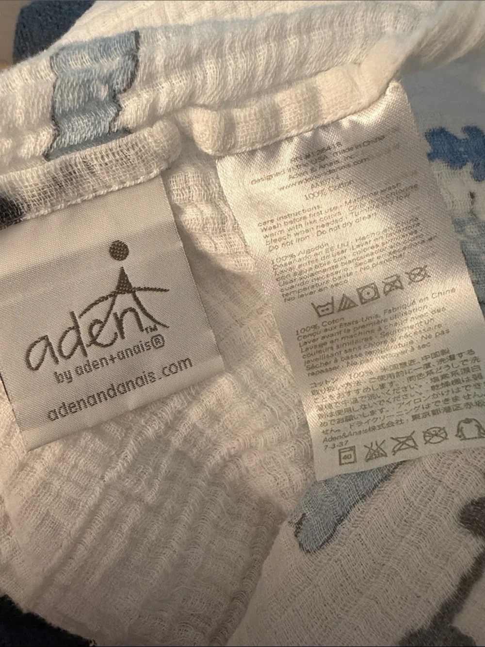 aden + anais Muslin Swaddle Blanket - Blue & Gray Giraffe Print 44”x44” EUC 🦒